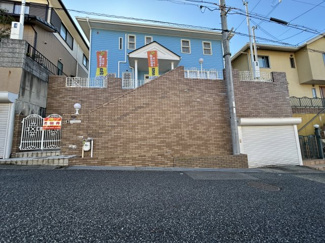 【外観】 | 日の峰１丁目　中古戸建 | 堀込車庫1台分ございます。