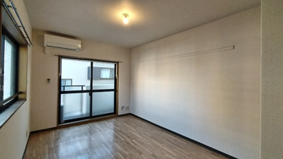 ２面採光の明るい雰囲気のお部屋♪