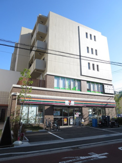 セブン-イレブン 鎌倉大船２丁目店まで10ｍ