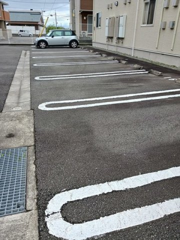 メゾン　ド　アイムの駐車場|カースペースがあります