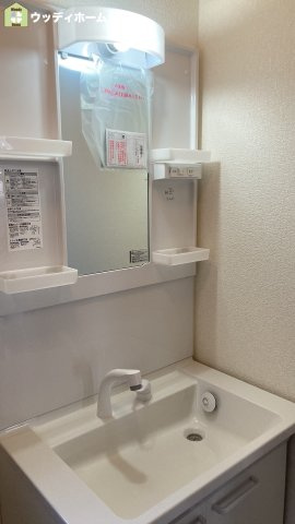 春日部市下蛭田　中古一戸建ての独立洗面台