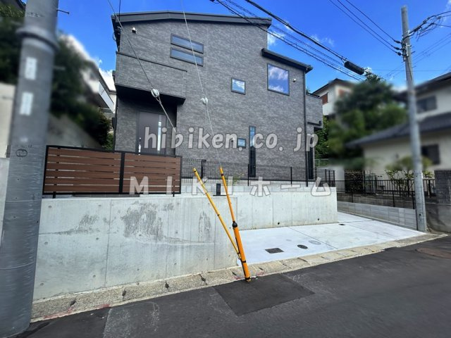 箕面市桜ケ丘５丁目　新築戸建の外観