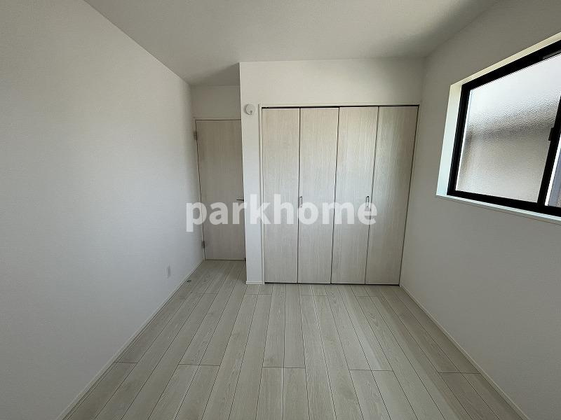 高知市大谷公園町 2期1棟1 新築戸建ての洋室