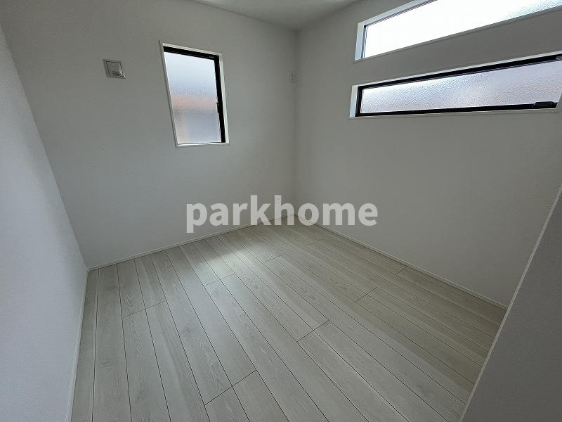 高知市大谷公園町 2期1棟1 新築戸建ての洋室