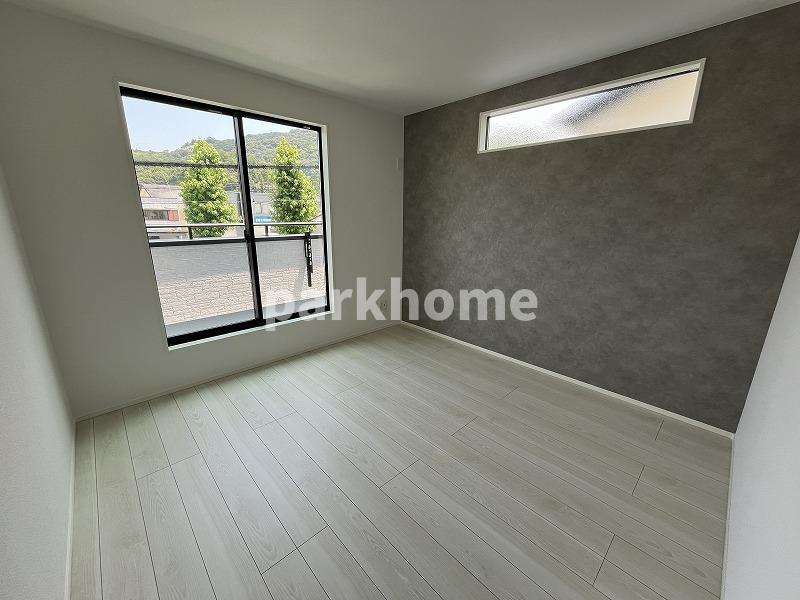 高知市大谷公園町 2期1棟1 新築戸建ての洋室