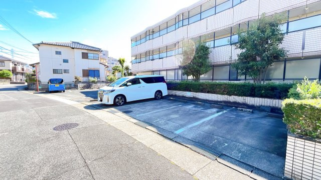 アイリスTAKEJIの駐車場