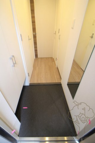 セレニテ新大阪プリエの玄関