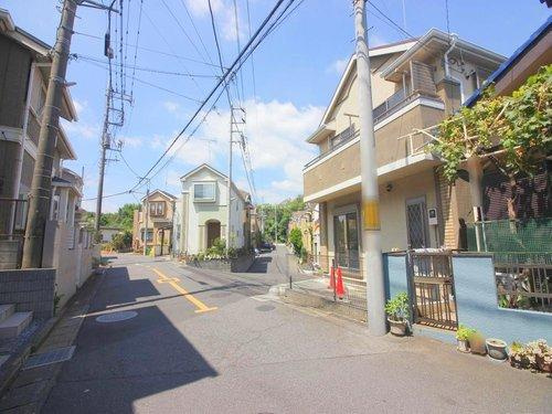 富士見市東みずほ台４丁目の中古一戸建の前面道路含む現地写真|みずほ台駅徒歩13分、周辺は静かな住宅街です。
