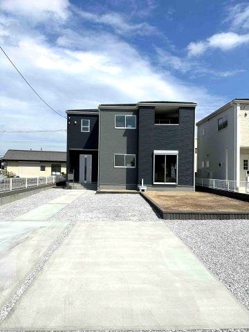 玉村町八幡原（全3棟）1号棟の前面道路含む現地写真