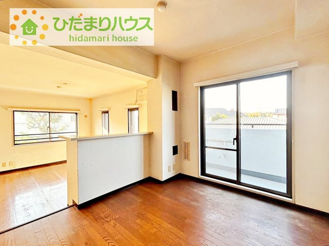 【居間・リビング】 | ユニバースつくば | リビングの大きな窓からは、暖かな日の光が降り注ぎます・・・