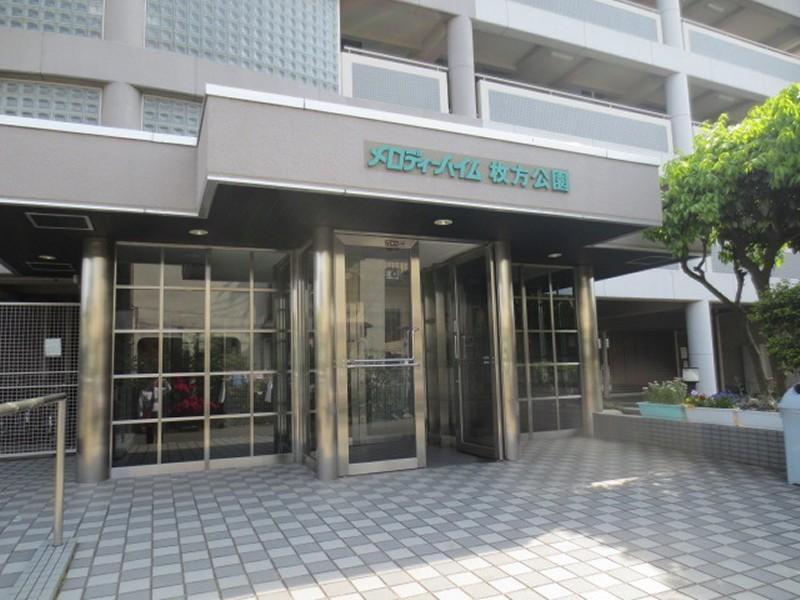 メロディーハイム枚方公園のエントランス|エントランス
■物件内覧・資金計画相談・住宅ローン相談、リフォーム相談、お問合せ受付中■
※当日・翌日のご内覧、ご相談はお電話でのお問合せがスムーズです！