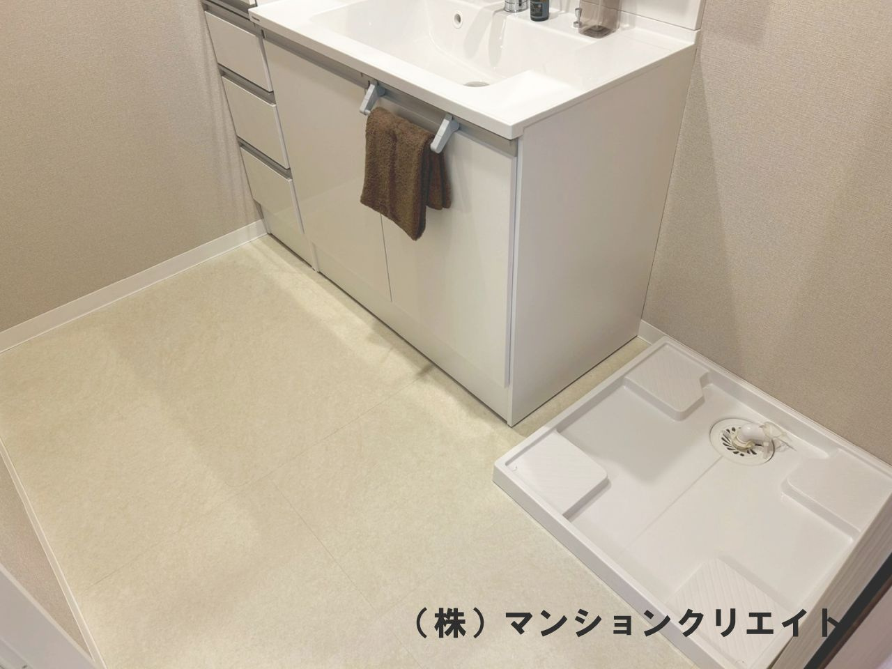 アパガーデンコート西方のランドリースペース|室内洗濯機置場です