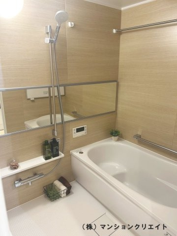 アパガーデンコート西方の浴室|木目調がかわいいシステムバスです