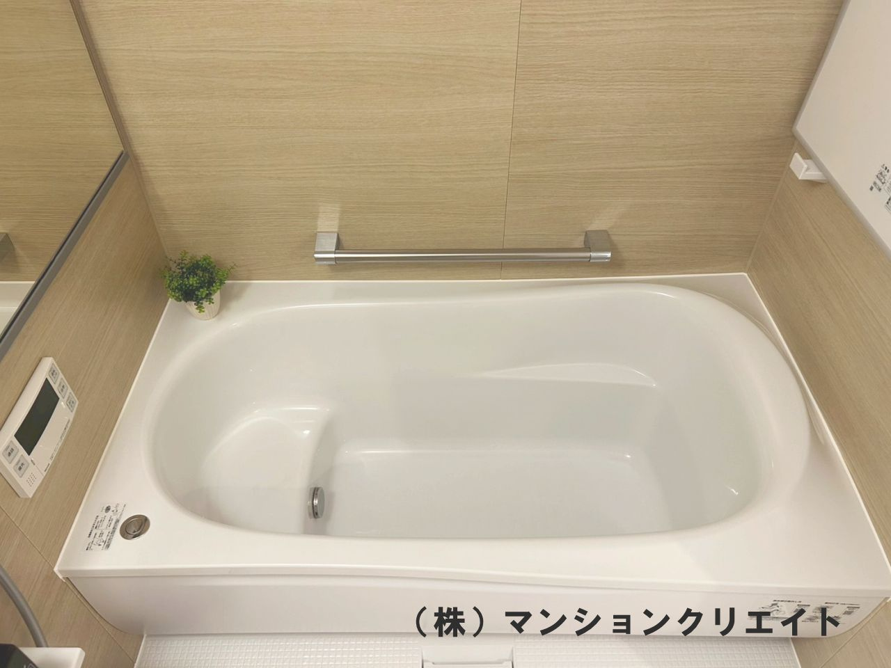 アパガーデンコート西方の浴室|ステップ付き浴槽