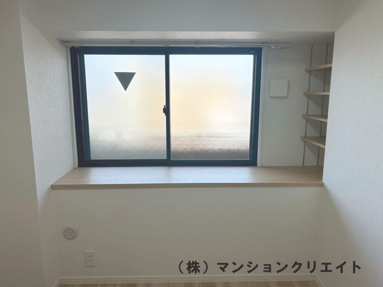 アパガーデンコート西方の洋室|洋室5.6帖の出窓
