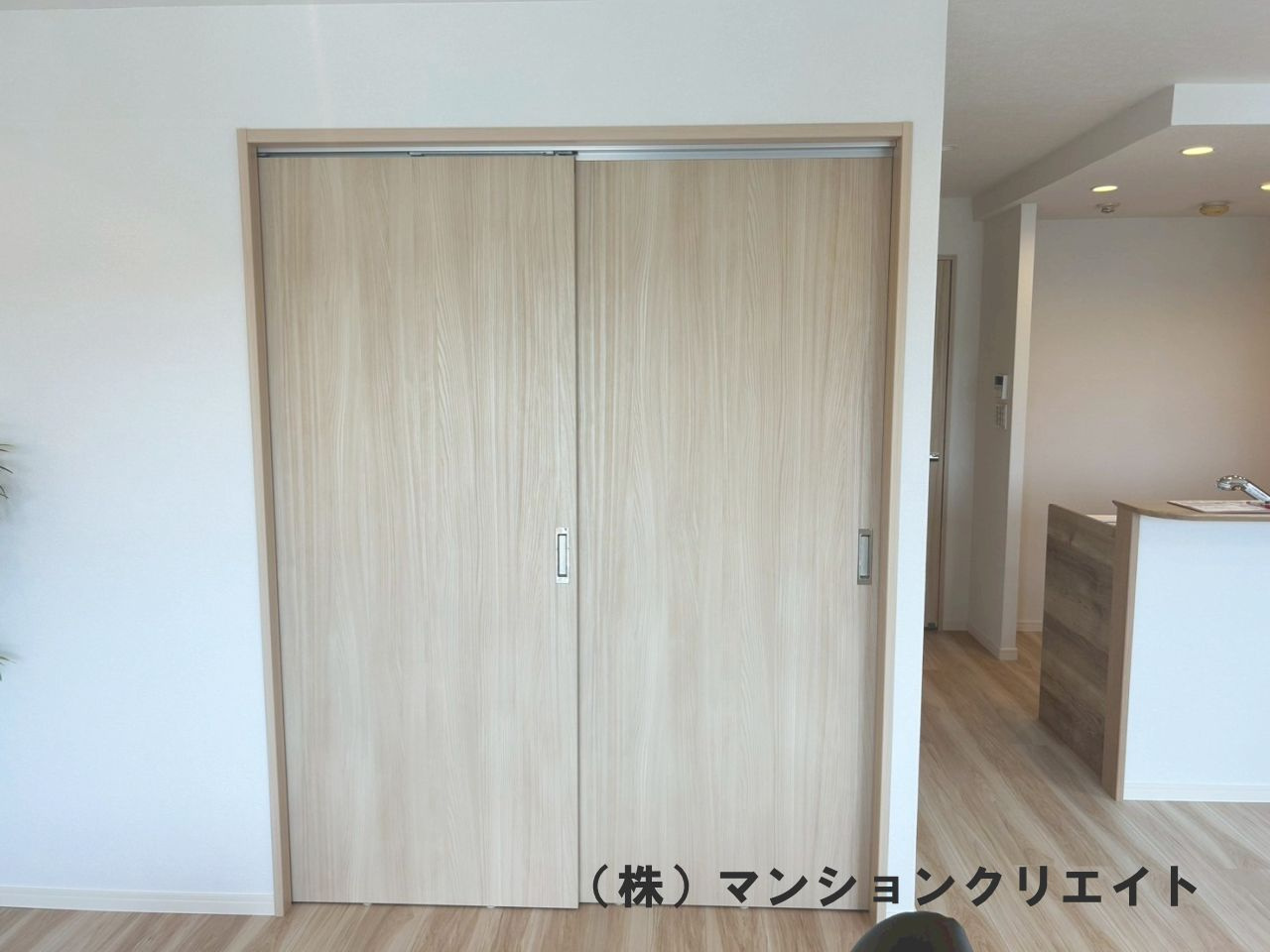 アパガーデンコート西方の洋室|リビング横の洋室4.0帖の扉（閉）