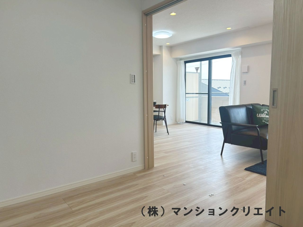 アパガーデンコート西方の洋室|洋室4.0帖から見たリビング