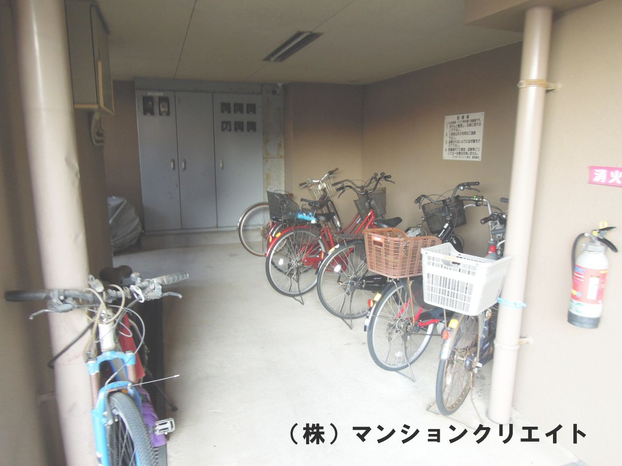 アパガーデンコート西方の駐輪場