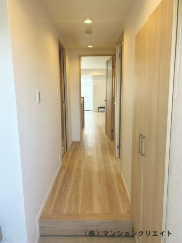 アパガーデンコート西方の玄関|玄関から見たリビング側です。