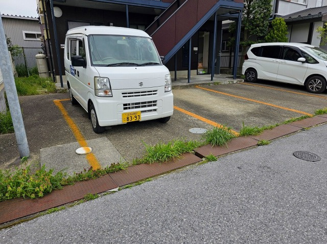 フラットフィールドの駐車場|申し訳ありませんが、空きがありません。
