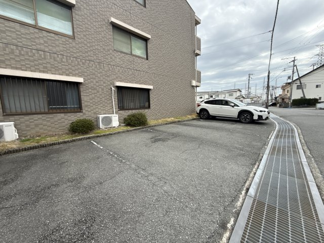 ヴィラプリマベーラの駐車場
