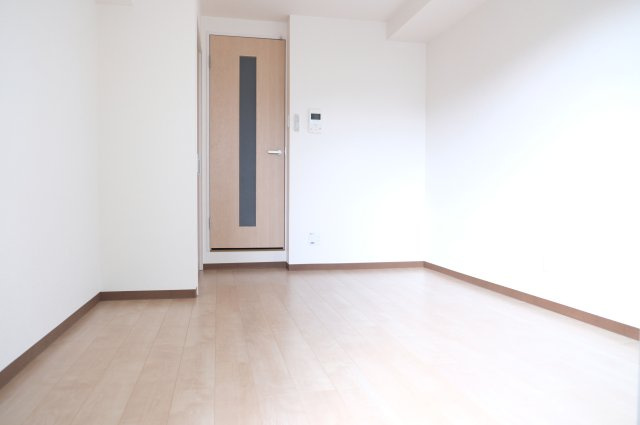 【洋室】 | ヴェスタ菱屋西 | きれいな洋室です