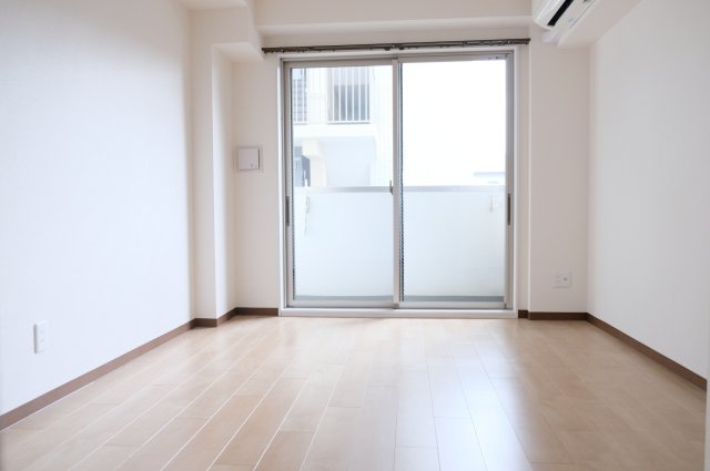 【洋室】 | ヴェスタ菱屋西 | 落ち着いた色調の洋室です