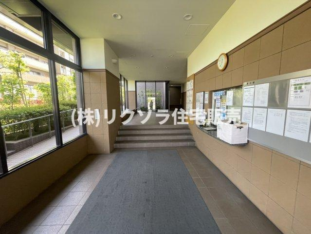 ステイツ枚方・長尾ヒルズのエントランス|エントランス内部
■物件内覧・資金計画相談・住宅ローン相談、リフォーム相談、お問合せ受付中■
※当日・翌日のご内覧、ご相談はお電話でのお問合せがスムーズです！