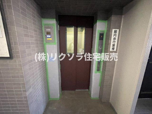 ステイツ枚方・長尾ヒルズのその他共用部分|エレベーター1基
■物件内覧・資金計画相談・住宅ローン相談、リフォーム相談、お問合せ受付中■
※当日・翌日のご内覧、ご相談はお電話でのお問合せがスムーズです！