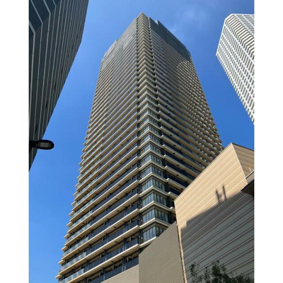 【外観】 | パークタワー西新宿 | 鉄筋コンクリート造のがっちりとした建物。