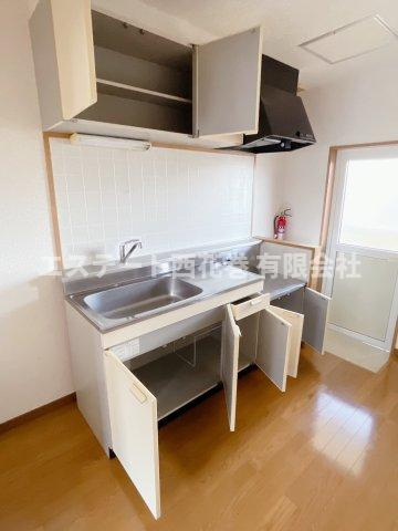 花巻市桜台１丁目のアパートのキッチン