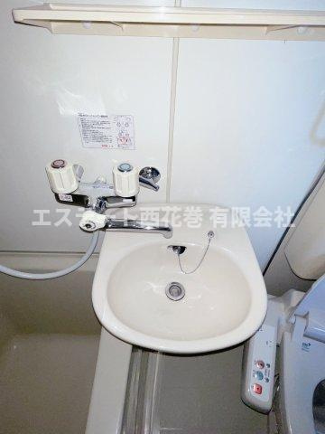 花巻市桜台１丁目のアパートの洗面所