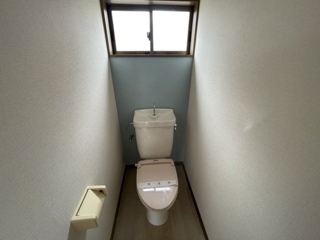 【トイレ】 | 長沢1丁目戸建 | 2F　暖房便座