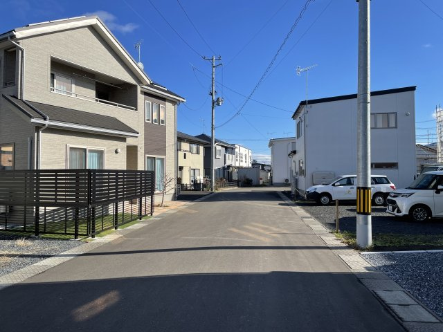 八戸市大字白銀町字久保下の前面道路含む現地写真