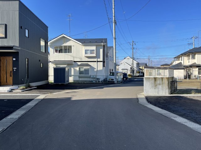 八戸市大字白銀町字久保下の前面道路含む現地写真