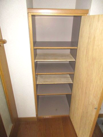 ハイツＫスバルの玄関|シューズボックス