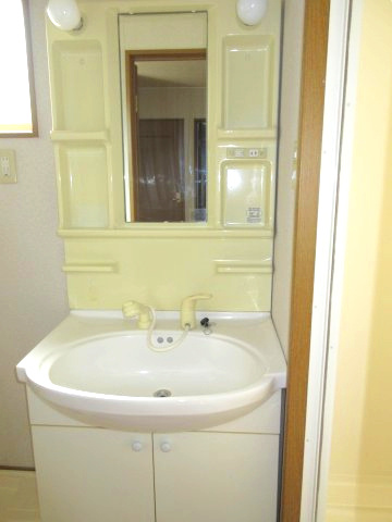 ハイツＫスバルの独立洗面台|シャワー付き洗面化粧台