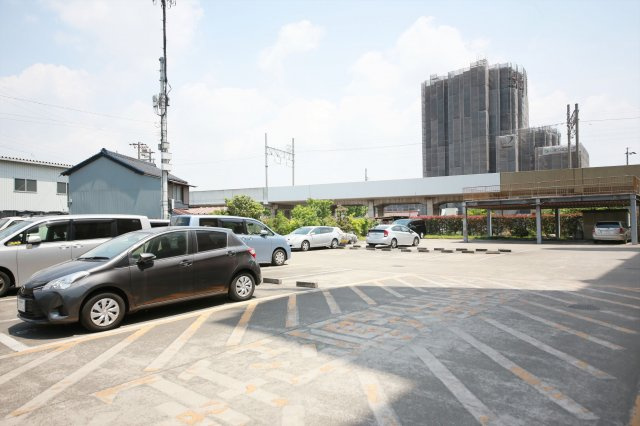 シャトレーミューズの駐車場