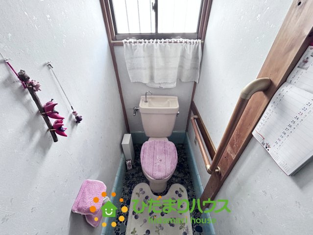 白岡市篠津　中古一戸建てのトイレ