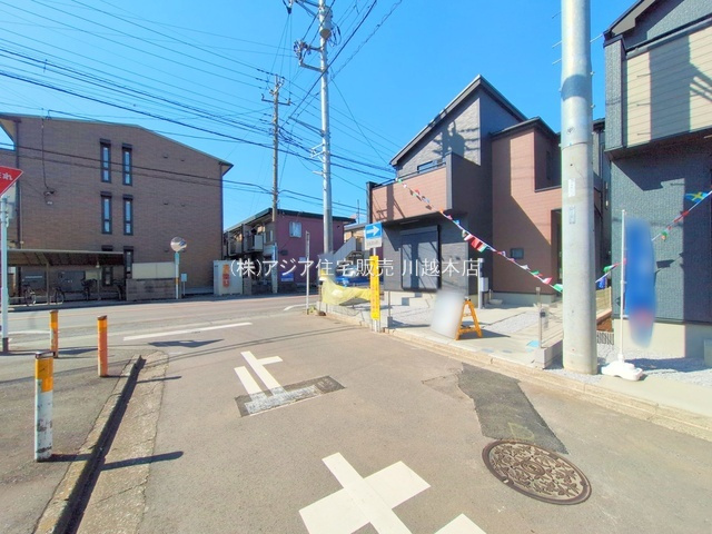 月々10万円台～　新築戸建　川越市新宿町7期の前面道路含む現地写真|1号棟　角地！前面道路：南側5.0ｍ公道・西側8.52ｍ公道