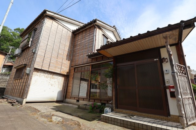 見附市グリーンハウスの外観