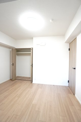 【洋室】 | 【上質リノベ】ライオンズヒルズ田方 | 【洋室約5.3帖】
こども部屋をコーディネート！このぐらいの広さがあれば、 
お子さんの好きな色やモチーフを使ったコーディネートで、
勉強もお片付けも全部楽しいお気に入りの空間にしていけそうですね！