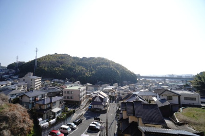 【展望】 | 【上質リノベ】ライオンズヒルズ田方 | 【四季を感じる】
四季の移ろい・爽やかな青空や風を感じられ
自然を愉しめるパノラマビュー。
毎日の暮らしに余裕を感じさせてくれる、
遮る物の無い開放的な眺望を是非、ご堪能ください。