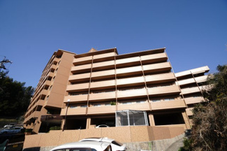 【外観】 | 【耐震性】
耐震性の高さを判断するポイントは、
建築確認申請日が1981年6月1日以降の
新耐震基準に適合しているかどうか。
震度６程度の大地震でも
建物が崩壊しないレベルが基準になりました。