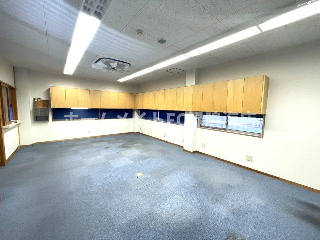 大高1-2階テナントの駐車場