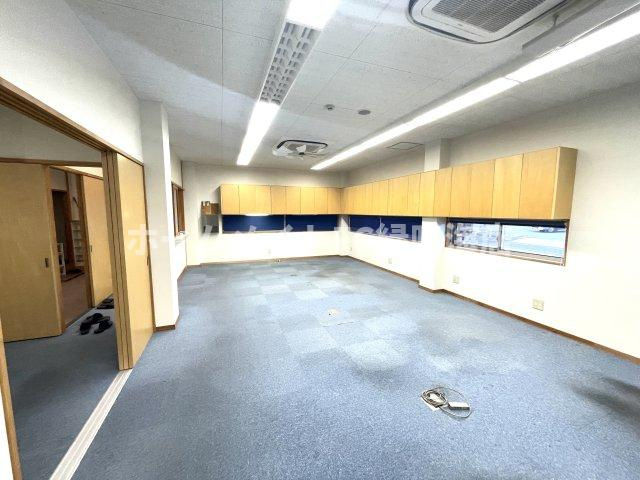 大高1-2階テナントの駐車場
