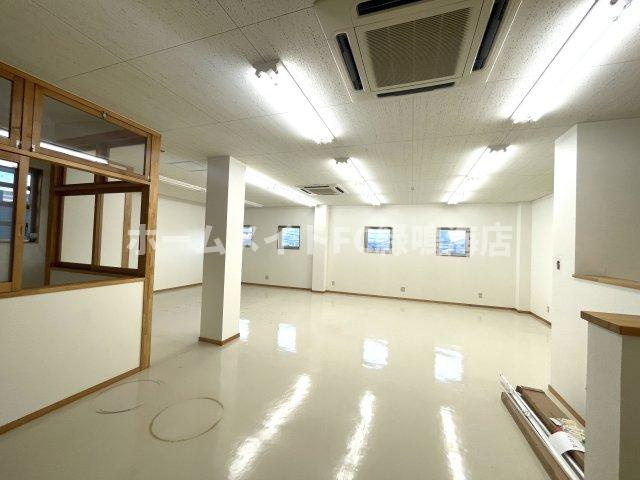 大高1-2階テナントのロビー