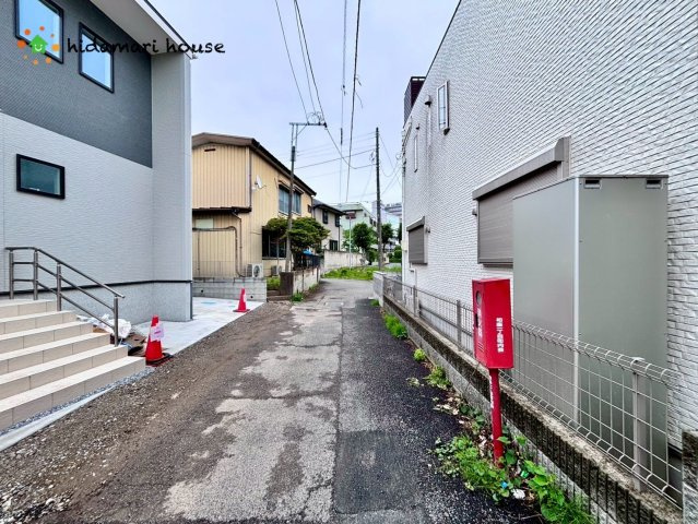 上尾市柏座1丁目第1期　新築戸建　リナージュ　02の前面道路含む現地写真