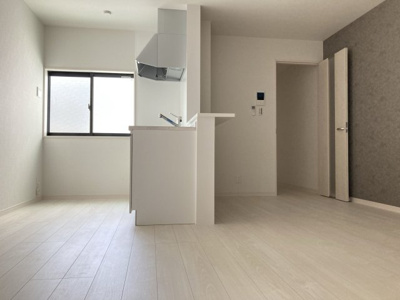 【居間・リビング】 | AMP es 東平尾 | 別号室の写真になります。現況優先。