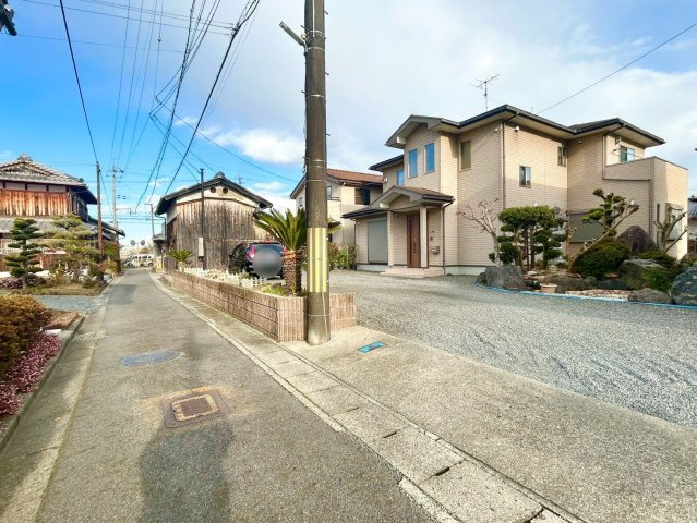 守山市大林町　中古戸建ての前面道路含む現地写真